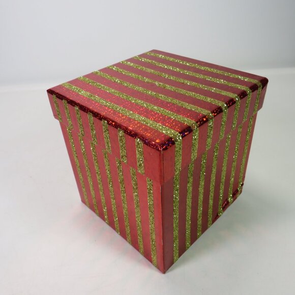 Extra Large (2) Red envelope brand + (3) smaller Red Gift Boxes - Picture 15 of 16